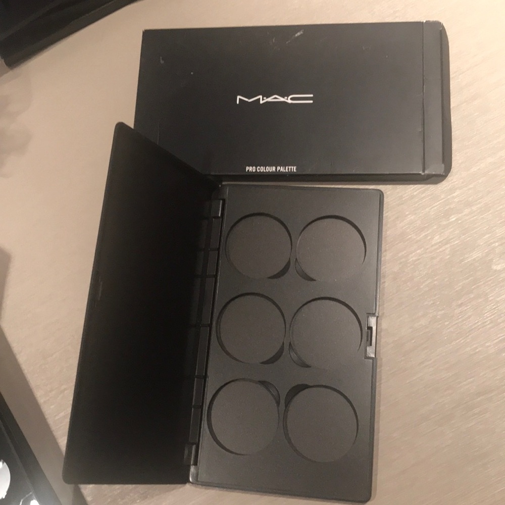 Mac blush or powder palette